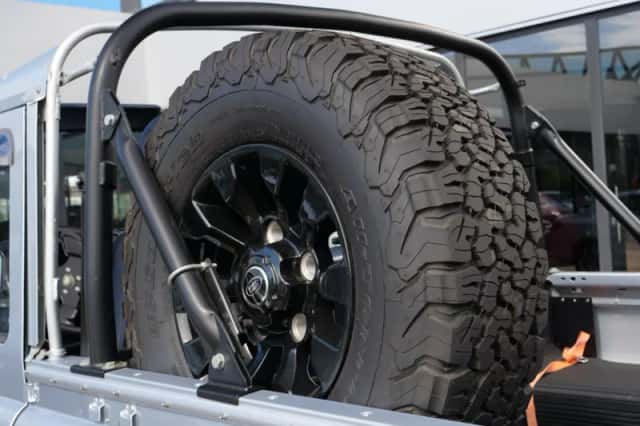 Land Rover Defender (2011) thumbnail 24