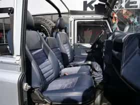 Land Rover Defender (2011) thumbnail 25