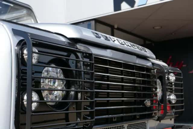 Land Rover Defender (2011) thumbnail 28
