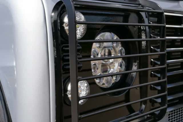Land Rover Defender (2011) thumbnail 29