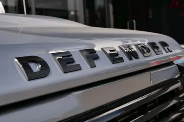 Land Rover Defender (2011) thumbnail 31