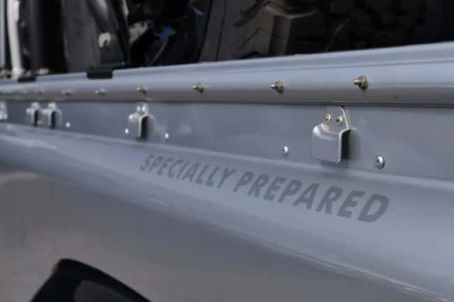 Land Rover Defender (2011) thumbnail 32