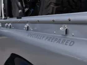 Land Rover Defender (2011) thumbnail 32