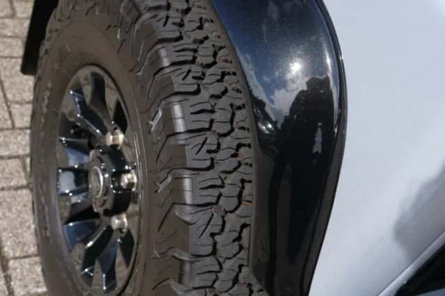 Land Rover Defender (2011) thumbnail 34