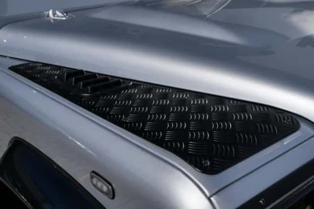 Land Rover Defender (2011) thumbnail 35