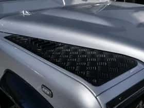 Land Rover Defender (2011) thumbnail 35