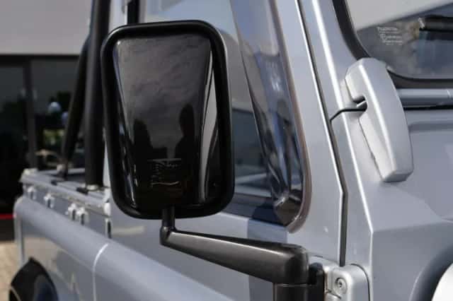 Land Rover Defender (2011) thumbnail 36