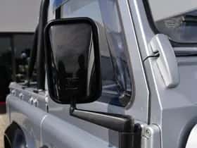 Land Rover Defender (2011) thumbnail 36
