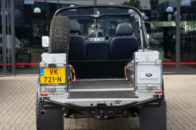 Land Rover Defender (2011) thumbnail 5