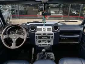 Land Rover Defender (2011) thumbnail 6