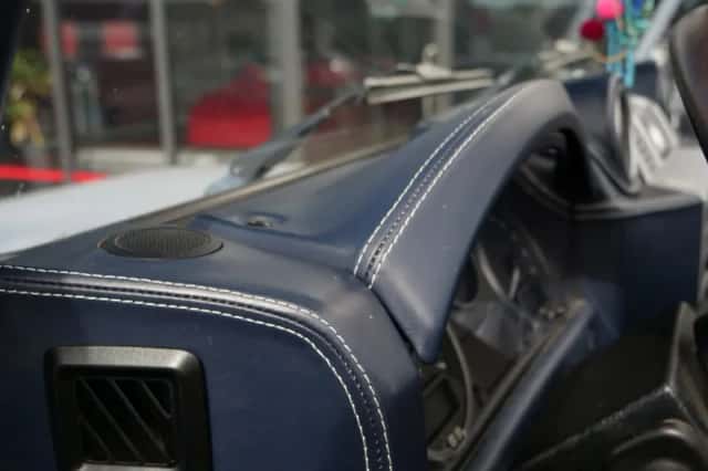 Land Rover Defender (2011) thumbnail 8