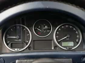 Land Rover Defender (2011) thumbnail 9