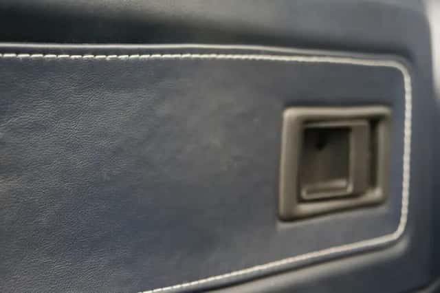 Land Rover Defender (2011) thumbnail 10
