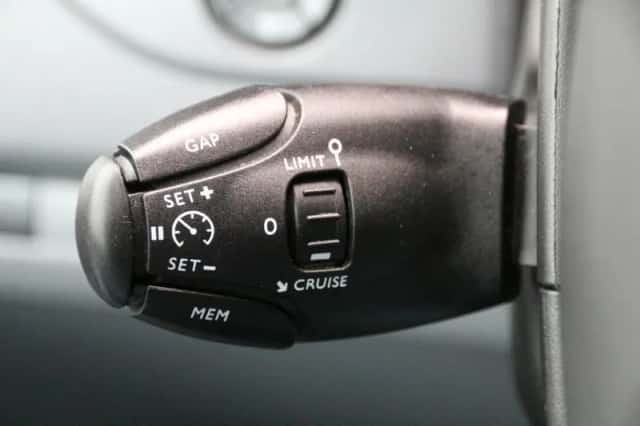 Opel Vivaro (2019) thumbnail 12