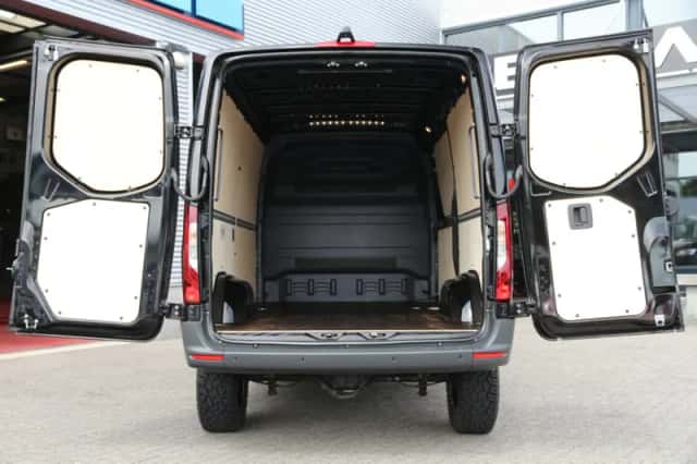 Mercedes-Benz Sprinter (2020) thumbnail 3