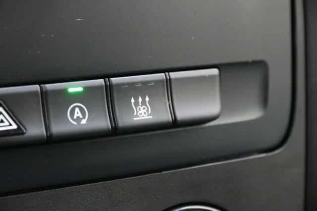 Mercedes-Benz Vito (2023) thumbnail 18