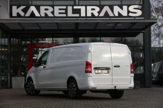 Mercedes-Benz Vito (2023) thumbnail 2