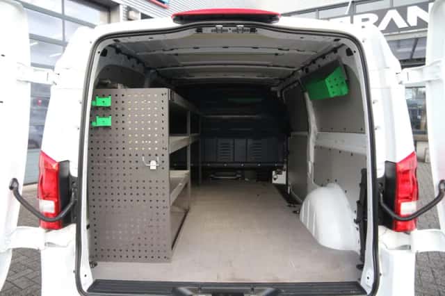 Mercedes-Benz Vito (2023) thumbnail 4