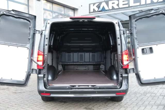 Mercedes-Benz Vito (2024) thumbnail 3