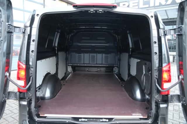 Mercedes-Benz Vito (2024) thumbnail 4