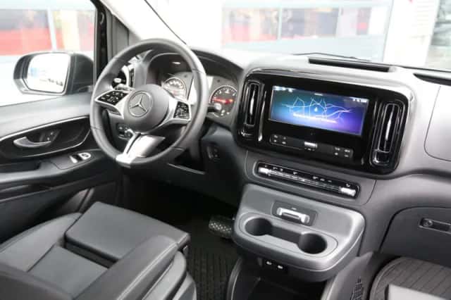 Mercedes-Benz Vito (2024) thumbnail 5