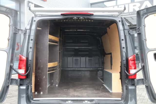 Mercedes-Benz Vito (2022) thumbnail 4