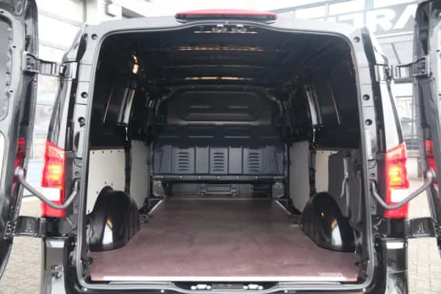 Mercedes-Benz Vito (2024) thumbnail 4