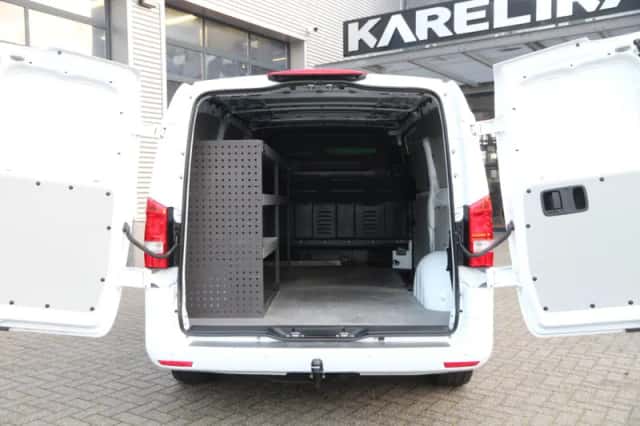 Mercedes-Benz Vito (2023) thumbnail 3