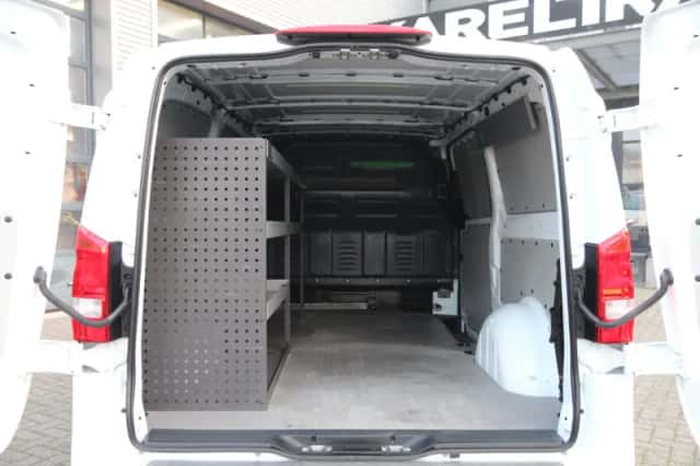 Mercedes-Benz Vito (2023) thumbnail 4