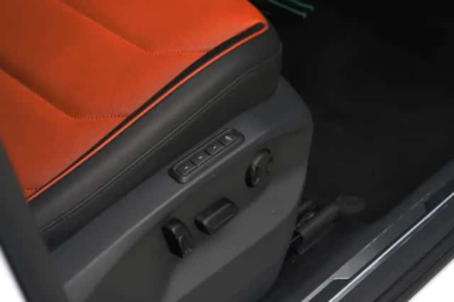 Volkswagen Tiguan (2016) thumbnail 21