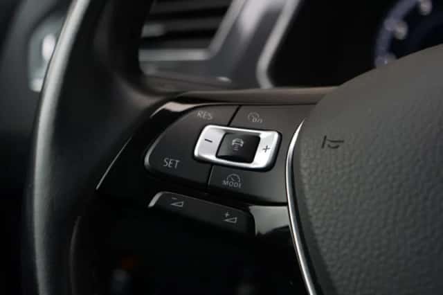 Volkswagen Tiguan (2016) thumbnail 24