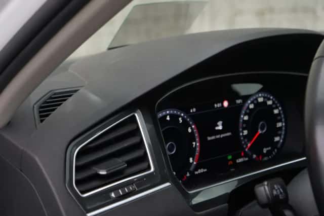 Volkswagen Tiguan (2016) thumbnail 6
