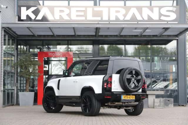 Land Rover Defender (2023) thumbnail 2