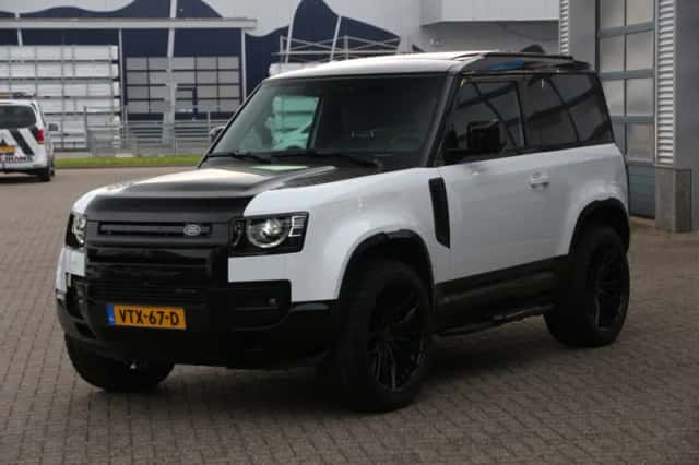 Land Rover Defender (2023) thumbnail 12