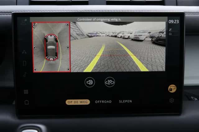 Land Rover Defender (2023) thumbnail 14