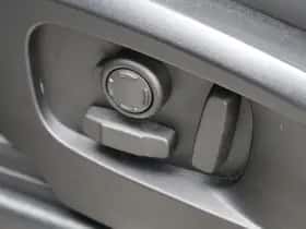 Land Rover Defender (2023) thumbnail 18
