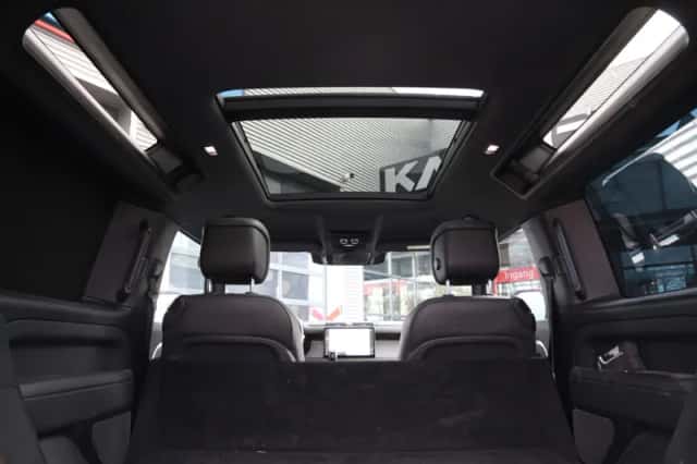Land Rover Defender (2023) thumbnail 19