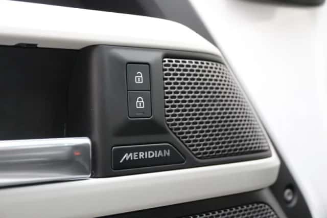 Land Rover Defender (2023) thumbnail 20