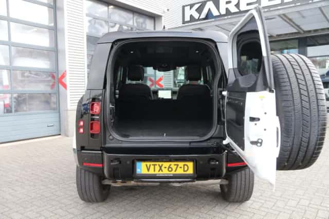 Land Rover Defender (2023) thumbnail 3