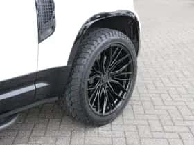 Land Rover Defender (2023) thumbnail 6
