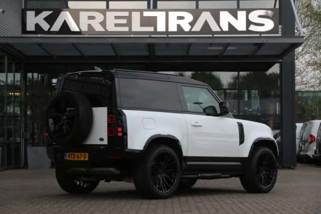 Land Rover Defender (2023) thumbnail 8