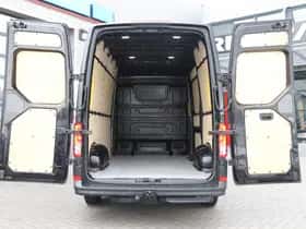 Volkswagen Crafter (2021) thumbnail 3