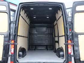 Volkswagen Crafter (2021) thumbnail 4