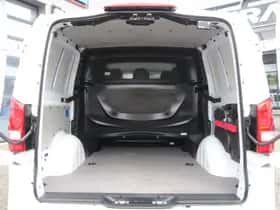 Mercedes-Benz Vito (2024) thumbnail 4
