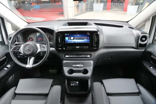 Mercedes-Benz Vito (2024) thumbnail 5