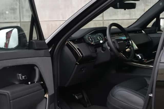 Land Rover Range Rover Sport (2025) thumbnail 18