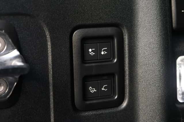 Land Rover Defender (2025) thumbnail 27