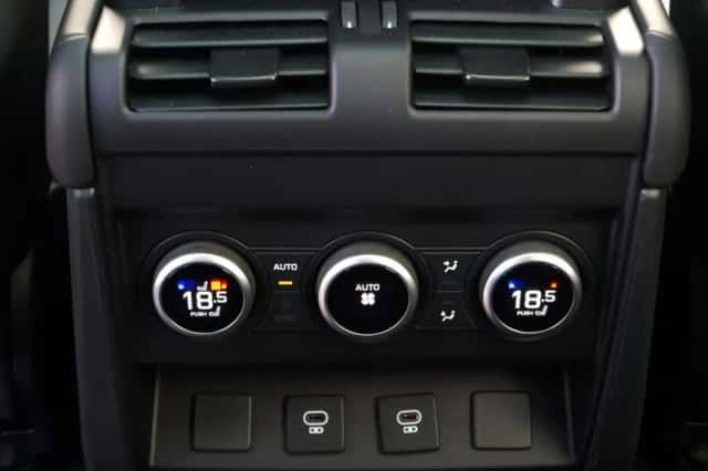 Land Rover Defender (2025) thumbnail 28