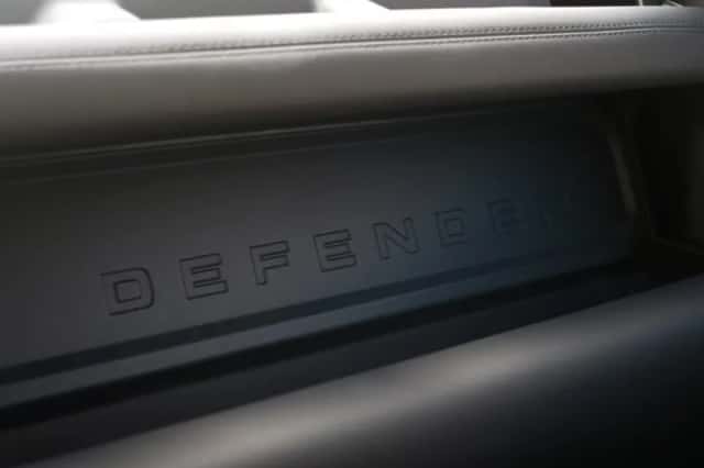 Land Rover Defender (2025) thumbnail 32