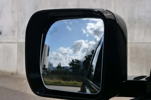 Land Rover Defender (2025) thumbnail 34